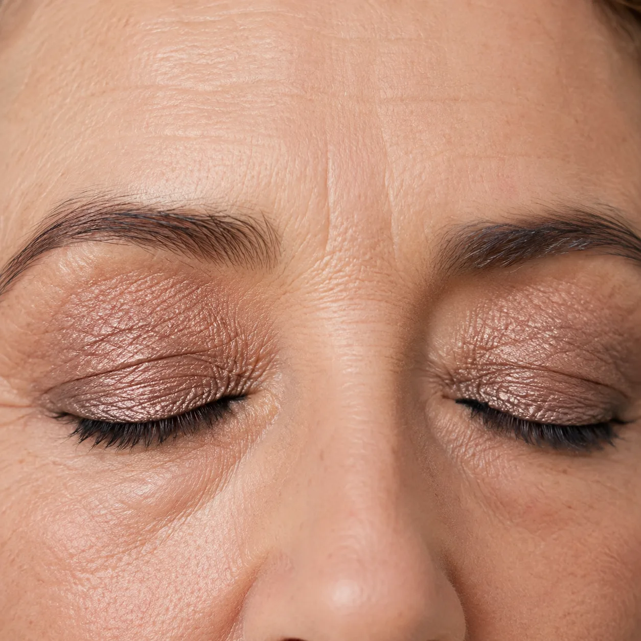 Crepey Eyelids Eyeshadow